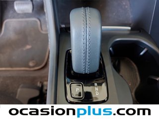 Volvo XC40 T2 Momentum Pro Auto 95 kW (129 CV)
