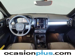 Volvo XC40 T2 Momentum Pro Auto 95 kW (129 CV)