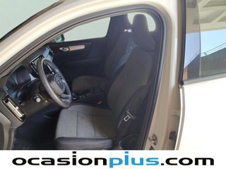 Volvo XC40 T2 Momentum Pro Auto 95 kW (129 CV)