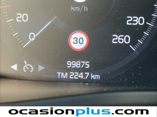 Volvo XC40 T2 Momentum Pro Auto 95 kW (129 CV)
