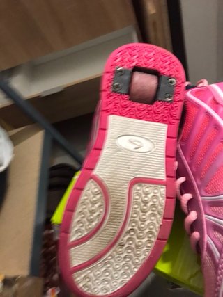 Zapatillas con ruedas niña. Talla 35.  Nuevas