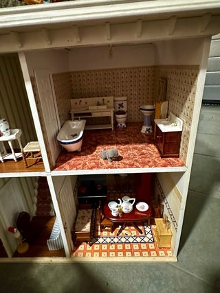 Casita de muñecas de madera