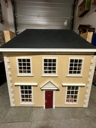 Casita de muñecas de madera