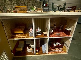 Casita de muñecas de madera