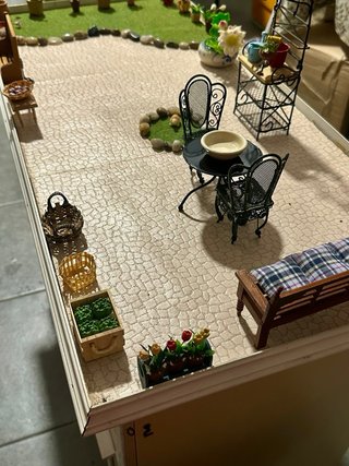 Casita de muñecas de madera