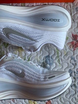 Nike Vomero Plus "White Hydrogen" (T. 42EU)