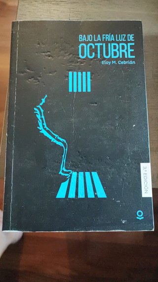 Bajo la fría luz de octubre