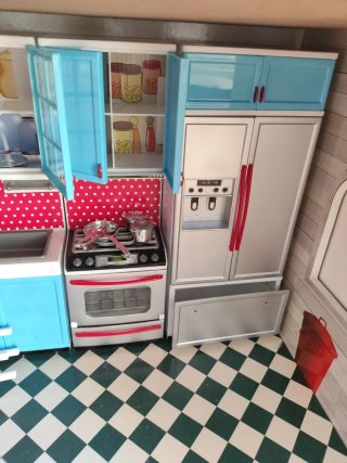 Casa de muñecas con muebles