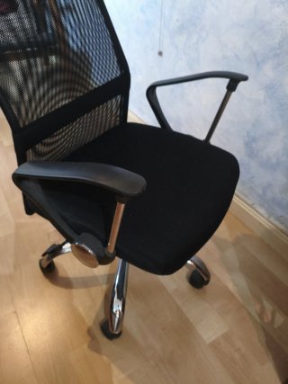 Silla de oficina con ruedas