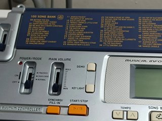 Teclado Casio LK-110 con sistema de luces
