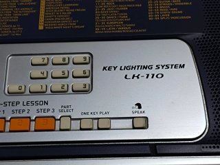 Teclado Casio LK-110 con sistema de luces