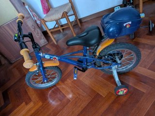 Bici infantil 14 azul con ruedines