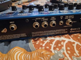 Boss ME-50 Guitarra Multiefectos + Adaptador