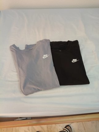 2 Camisetas Nike Manga Corta azul clara y negra