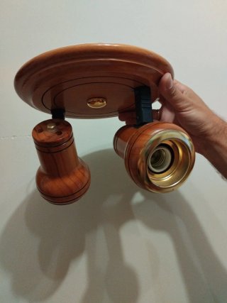 Lámpara de madera con 2 focos
