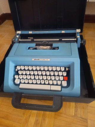 Máquina de escribir Olivetti Studio 46