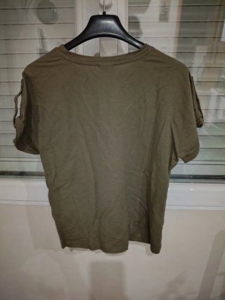 Camiseta mujer bolsillos verde militar