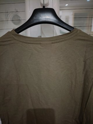 Camiseta mujer bolsillos verde militar