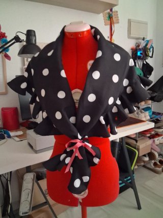 Mantoncillo Flamenco Lunares Negro y Blanco