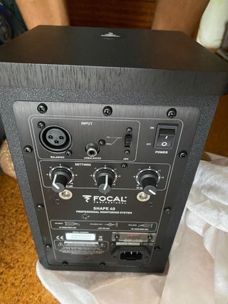 Monitores de estudio Focal negros y marrones