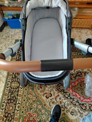 Carrito de bebé con accesorios