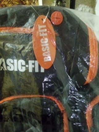Mochila Basic Fit Negra y Naranja