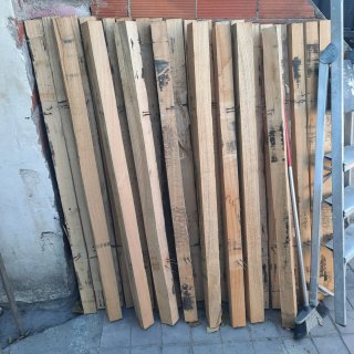 Listones de madera para construcción