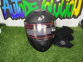 Casco de moto negro