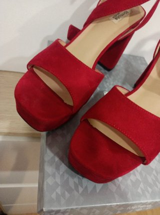 Sandalias plataforma Fórmula Joven rojas talla 41