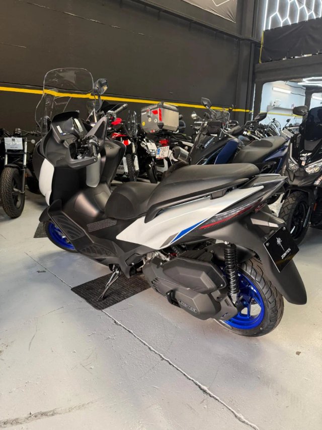 Zontes 125 E Maxi Scooter Gris/Blanco