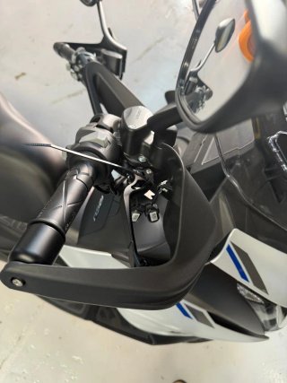 Zontes 125 E Maxi Scooter Gris/Blanco