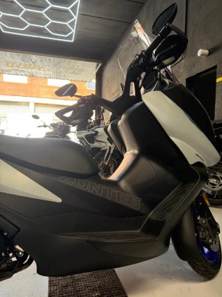 Zontes 125 E Maxi Scooter Gris/Blanco