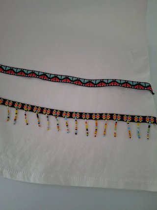 Vestido étnico con abalorios