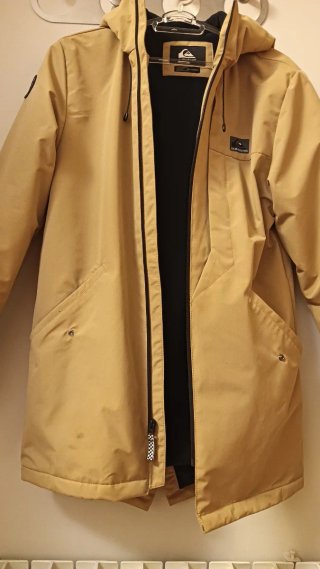 Abrigo Quiksilver Beige y Negro
