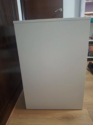 Mesa de escritorio moderna blanca y gris