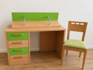 Scrivania e sedia per bambini