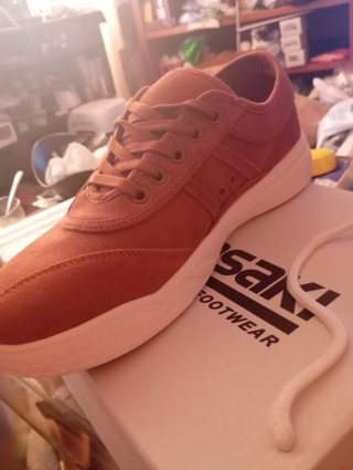 n.42 Zapatillas Kawasaki en piel Unisex A ESTRENAR