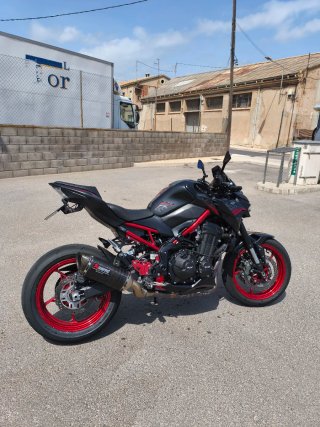 Kawasaki Z900 A2 Negra y Roja
