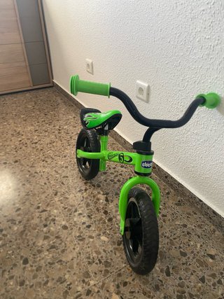 Bicicleta de equilibrio verde para niñ@