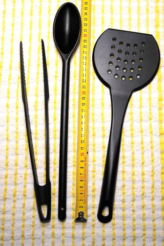 Utensili da cucina in nylon nero