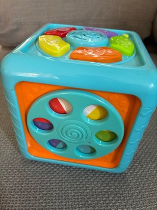 Caja de actividades para bebés