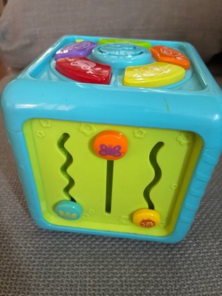 Caja de actividades para bebés