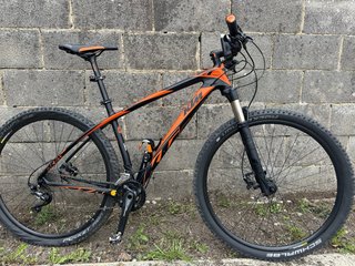 Bicicleta KTM Naranja y Negra