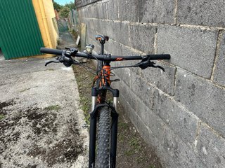 Bicicleta KTM Naranja y Negra