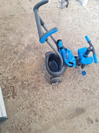 Triciclo infantil azul