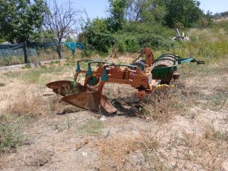 Rulo 3,5m y Vertederas kverneland de 3 cuerpos
