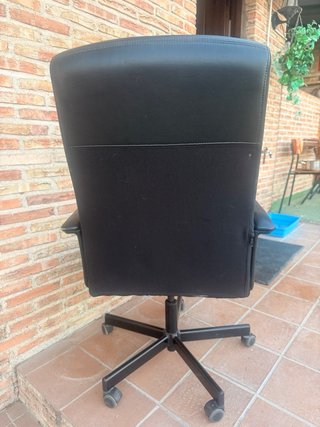 Silla de oficina negra