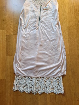Vestido encaje rosa Pull&Bear