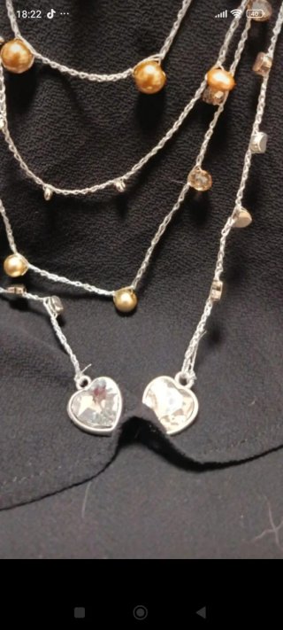 Collar multicapa con abalorios y dijes