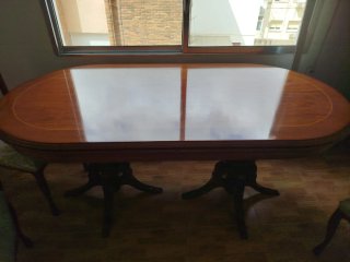 Mesa de comedor y 5 sillas